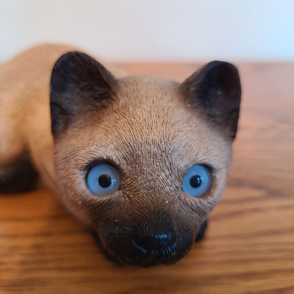 Sandicast Sitting Siamese Kitty Cat Sculpture Figurine Hand Painted USA 1982 - Picture 8 of 10